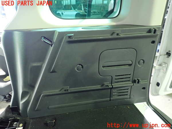 1UPJ-44957675]ルノー・カングー(KWH5F1)右リアピラートリム 中古_m0003.jpg