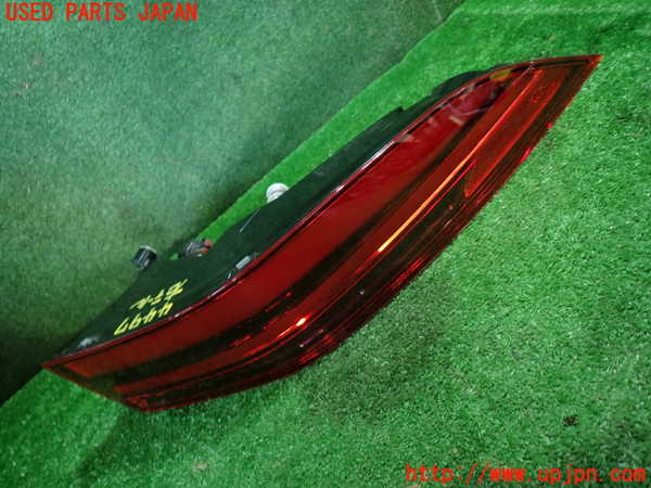 1UPJ-44971530]ジャガー・Eペイス(DF2XA)右テールランプ 中古_m0001.jpg