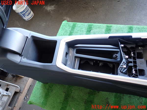 2UPJ-45147540]アウディ・e-tron スポーツバック(GEEAS)センターコンソール 中古_m0002.jpg