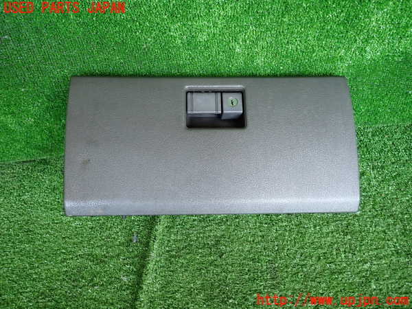 2UPJ-45297516]マークII バン(YX78V)グローブボックス1 中古_m0001.jpg