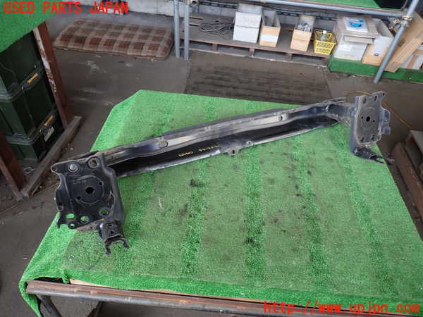 2UPJ-45401014]ポルシェ・カイエン(9PAM5501)フロントバンパーホースメント 中古_m0003.jpg