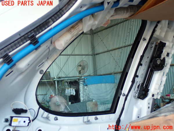 2UPJ-45401382]ポルシェ・カイエン(9PAM5501)左クォーターガラス 中古 SAINT-GOBAIN SEKURIT M2 43R-00069_m0003.jpg