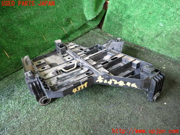 1UPJ-45591140]ポルシェ・カイエン S(9PAM4801)右ヘッドライトリム 中古_m0001.jpg