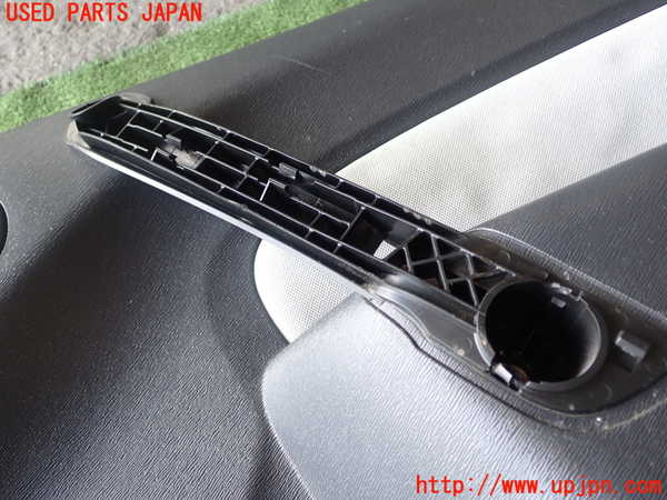 1UPJ-45651234]ルノー・カングー(KWH5F1)右前ドア内張り 中古_m0003.jpg