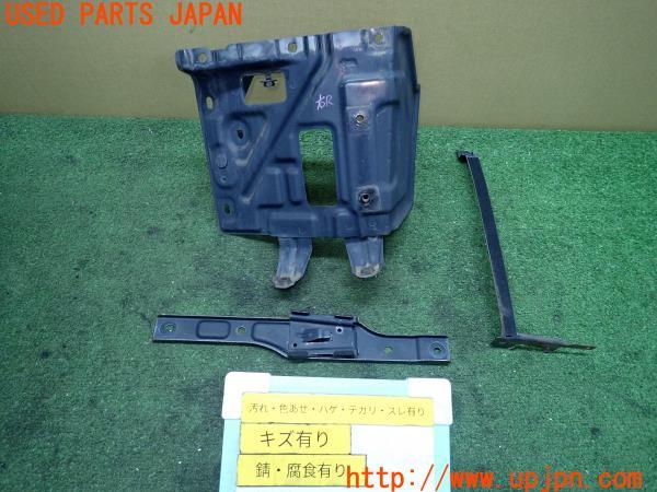 3UPJ=71690001]NISSAN GT-R(R35 MY08)前期 リアインナーフェンダーブラケット 78852-JF00A ガードドラフター 右 中古_m0