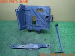 3UPJ=71690001]NISSAN GT-R(R35 MY08)前期 リアインナーフェンダーブラケット 78852-JF00A ガードドラフター 右 中古_s1