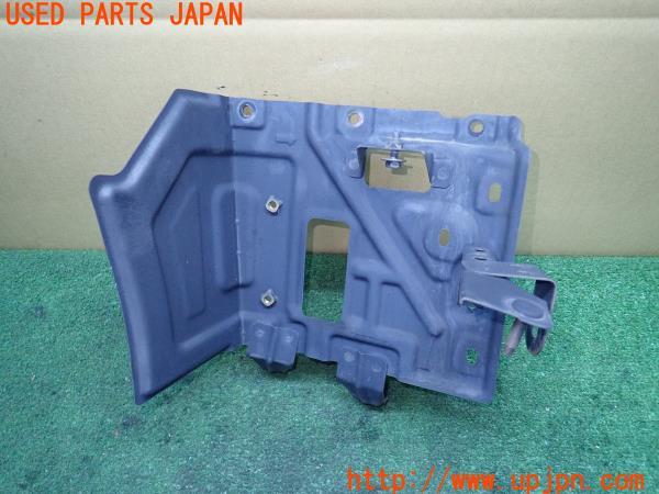 3UPJ=71690001]NISSAN GT-R(R35 MY08)前期 リアインナーフェンダーブラケット 78852-JF00A ガードドラフター 右 中古_m3
