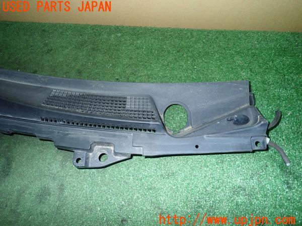 3UPJ=71690017]NISSAN GT-R(R35 MY08)前期 カウルトップ右 66862-JF00A 中古_m2