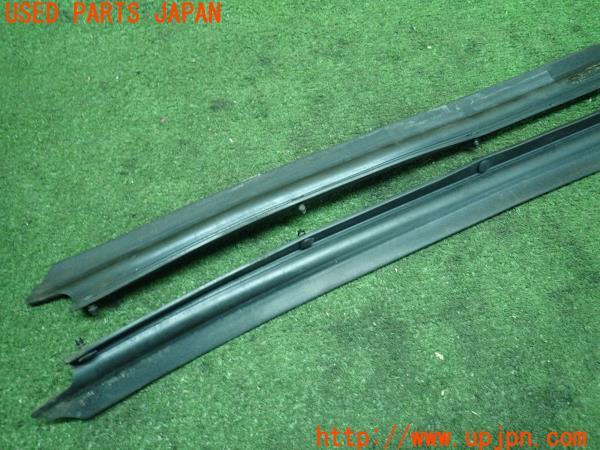 3UPJ=71690622]NISSAN GT-R(R35 MY08)前期 ドアパーティング 80838-JF00A 80839-JF00A 左右 中古_m1