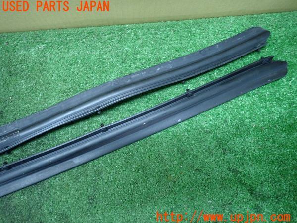 3UPJ=71690622]NISSAN GT-R(R35 MY08)前期 ドアパーティング 80838-JF00A 80839-JF00A 左右 中古_m2