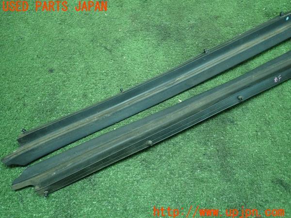 3UPJ=71690622]NISSAN GT-R(R35 MY08)前期 ドアパーティング 80838-JF00A 80839-JF00A 左右 中古_m3