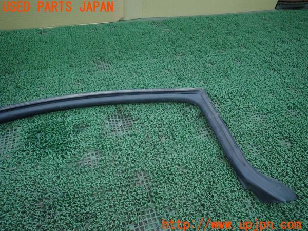 3UPJ=73540054]NISSAN GT-R Premium Edition(R35 MY07)前期 ウェザーストリップ 左 7661-JF00A 中古_m2