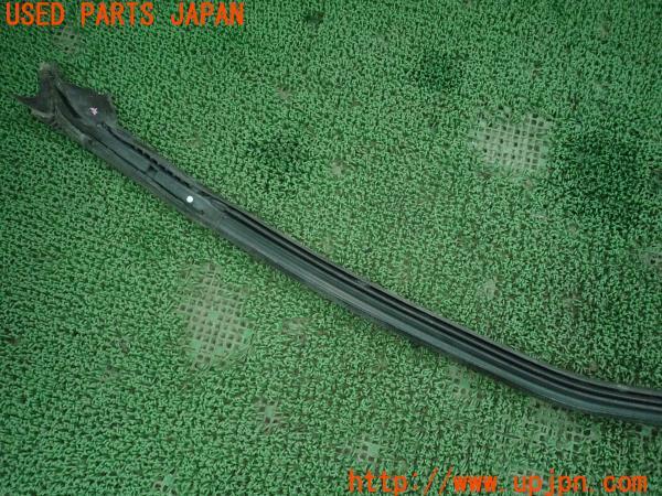 3UPJ=73540054]NISSAN GT-R Premium Edition(R35 MY07)前期 ウェザーストリップ 左 7661-JF00A 中古_m4