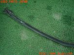 3UPJ=73540054]NISSAN GT-R Premium Edition(R35 MY07)前期 ウェザーストリップ 左 7661-JF00A 中古_s4