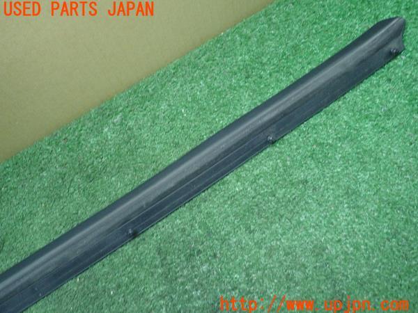 3UPJ=73540622]NISSAN GT-R Premium Edition(R35 MY07)前期 右ドアパーティング 80838-JF00A シール 中古_m4