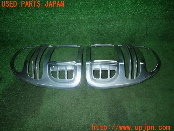 3UPJ=90500012]ランクル100系(HDJ101K)前期 WELLSTAR ウエルスター テールランプカバー TLC-T22A 左右 中古_m1