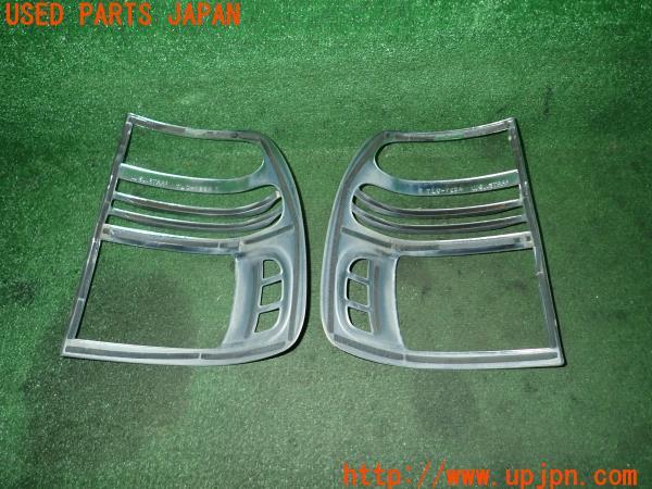 3UPJ=90500012]ランクル100系(HDJ101K)前期 WELLSTAR ウエルスター テールランプカバー TLC-T22A 左右 中古_m2