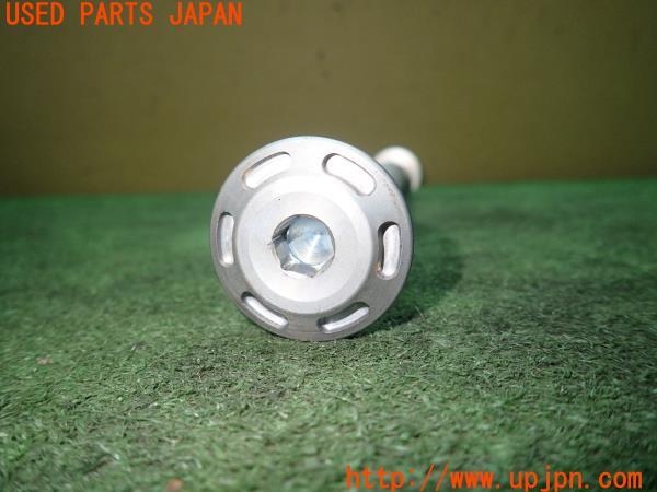 3UPJ=92700549]トライアンフ・スピード トリプル 1200RS(PSJ1200)純正 ピボットシャフト 中古_m1