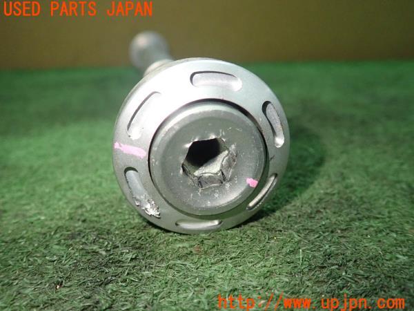 3UPJ=92700549]トライアンフ・スピード トリプル 1200RS(PSJ1200)純正 ピボットシャフト 中古_m2