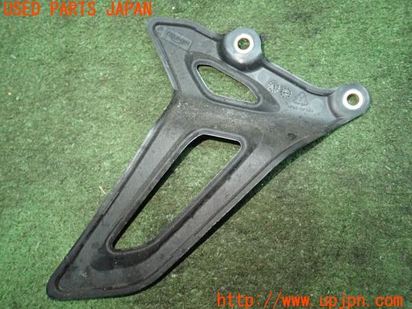 3UPJ=92700560]トライアンフ・スピード トリプル 1200RS(PSJ1200)純正 チェーンガードサイドパネル カバー 2050634 中古_m2
