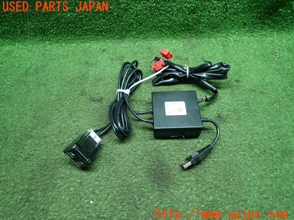 3UPJ=94030580]ダイハツ ロッキー(A200S)Premium 純正 USBアダプター 08541-K9055 電源 ポート 中古_m0