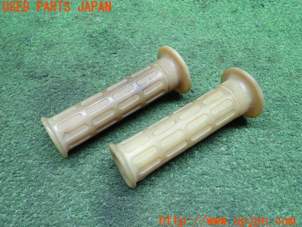 3UPJ=97160134]ヤマハSR400(RH03J)2016y 60th 社外 ハンドルグリップ 左右 中古_m0
