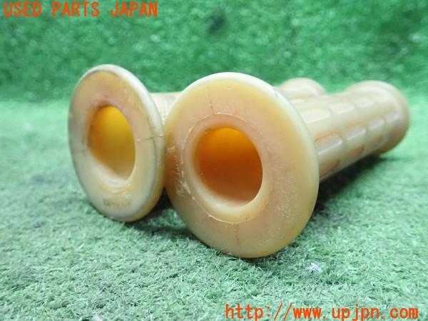 3UPJ=97160134]ヤマハSR400(RH03J)2016y 60th 社外 ハンドルグリップ 左右 中古_m3