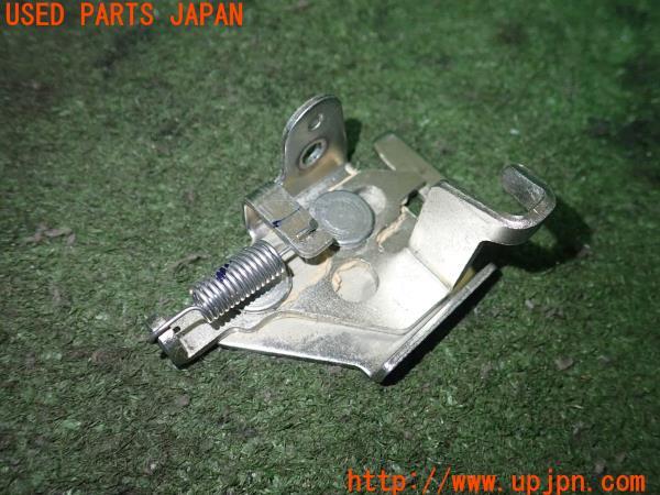 3UPJ=97240531]ホンダ CBR400 R(NC56)純正 シートロック 金具  中古_m1