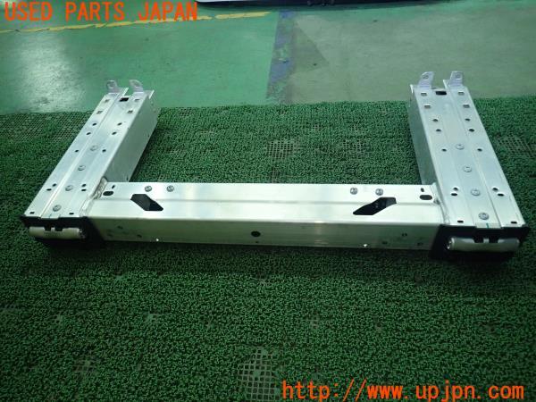 3UPJ=98870715]アウディ A5 カブリオレ(8FCDNF)純正 ロールバー 8F0.880.077H 中古_m4