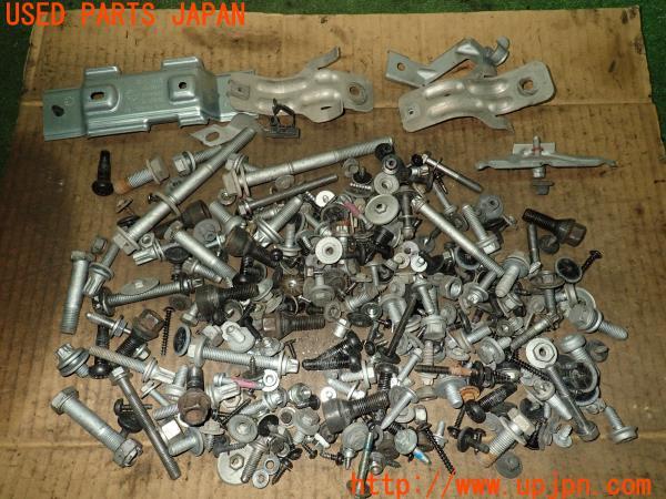 3UPJ=99220720]BMW320i(WA20 E92)前期 ネジ・ナット・ステー類 セット ジャンク_m0