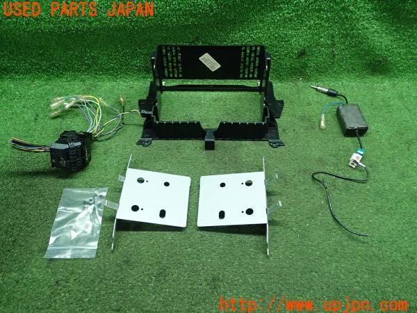 3UPJ=10270604]ベンツ V350(W639)2012ｙ ナビ取付キット 配線 カプラー ステー カーナビ 中古_m3