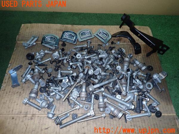 3UPJ=10500720]アウディ Q5(8RCNCF)ネジ・ナット・ステー類 セット ジャンク_m0