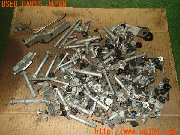 3UPJ=10530720]BMW320i(3X20 F34)前期 ネジ・ナット・ステー類 セット ジャンク_m0