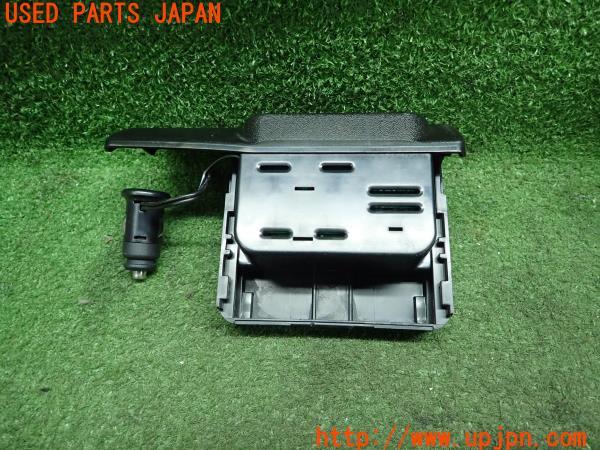 3UPJ=10570579]ハイエースバン200系(KDH205V)レジアスエース 1型 USB/シガーポート 電源 トレイ 中古_m1