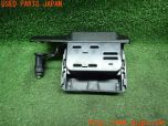 3UPJ=10570579]ハイエースバン200系(KDH205V)レジアスエース 1型 USB/シガーポート 電源 トレイ 中古_s1