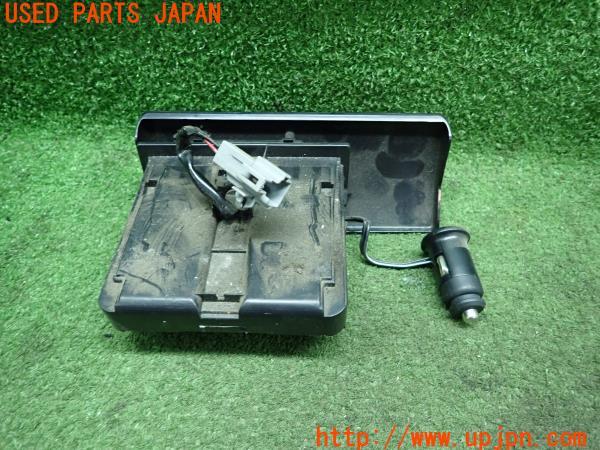 3UPJ=10570579]ハイエースバン200系(KDH205V)レジアスエース 1型 USB/シガーポート 電源 トレイ 中古_m2