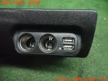 3UPJ=10570579]ハイエースバン200系(KDH205V)レジアスエース 1型 USB/シガーポート 電源 トレイ 中古_s3