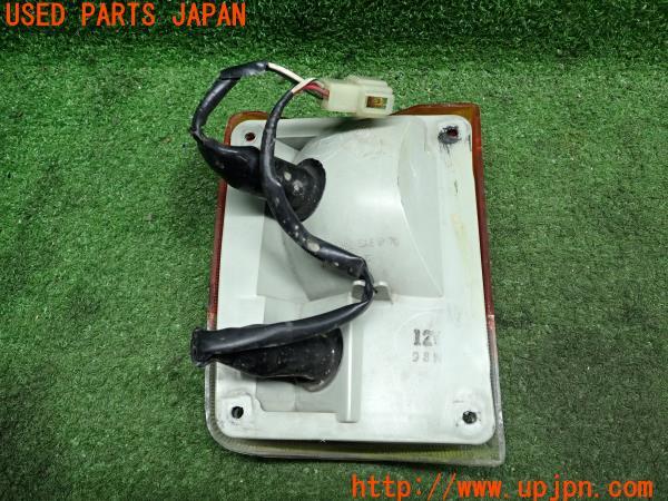 3UPJ=10650523]ランクル80系(FZJ80G)後期 純正 コンビ 左コーナーランプ ライト ハロゲン 中古_m2
