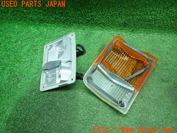 3UPJ=10650523]ランクル80系(FZJ80G)後期 純正 コンビ 左コーナーランプ ライト ハロゲン 中古_m3