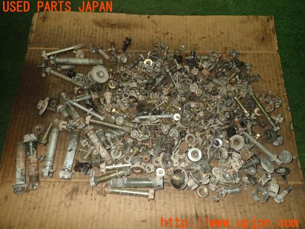 3UPJ=10820720]ランクルプラド(KZJ78W)後期 ネジ・ナット・ステー類 セット ジャンク_m0