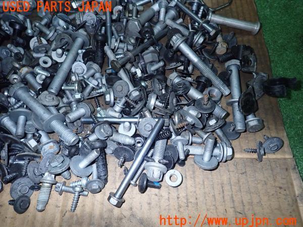 3UPJ=10830720]BMW アクティブハイブリッド5(FZ35 F10)前期 ネジ・ナット・ステー類 セット ジャンク_m4
