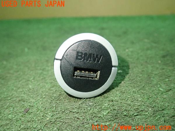 3UPJ=11000512]BMW X3(WY20 F25)前期 純正 USBソケット 中古_m2