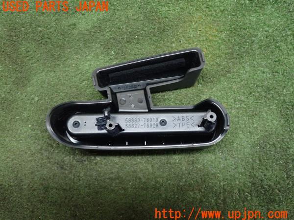 3UPJ=11050652]レクサス CT200h 初代(ZWA10)初期型 純正オプション ポータブルオーディオホルダー 58880-76010 小物入れ 中古_m2