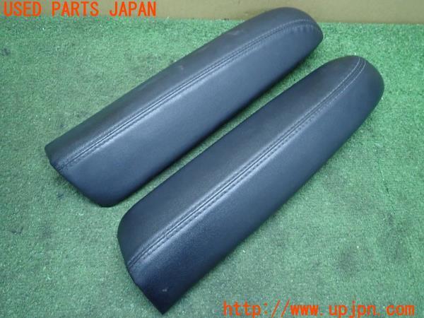 3UPJ=11100645]NV350 キャラバン バン(VR2E26)前期 社外 アームレストカバー 純正パネル付き 中古_m1
