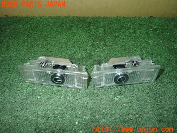 3UPJ=11120590]BMW 645Ci クーペ(EH44 E63)前期 社外 カーテシランプ メーカーロゴ 中古_m0