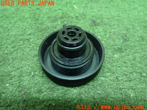 3UPJ=11190155]ヴェルファイアハイブリッド(ATH20W)PIAA ピア ラジエーターキャップ 中古_m2