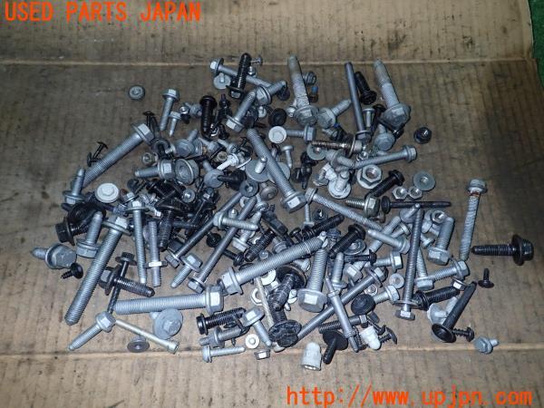 3UPJ=11220720]VW ゴルフ(AUDFG)ネジ・ナット・ステー類 セット ジャンク_m0