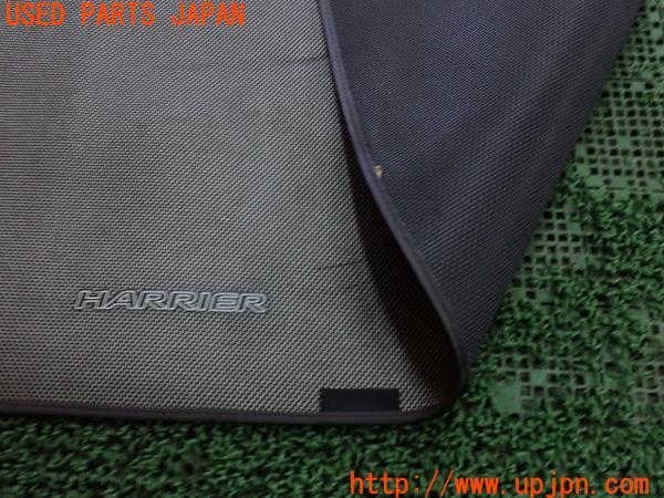 3UPJ=11390634]ハリアーハイブリッド 2代目(AVU68W)初期型 純正 ラゲッジマット 防水 ロングタイプ ラッゲージ カーゴマット 中古_m2