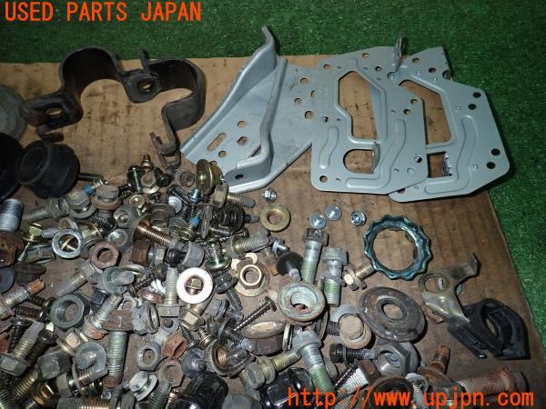 3UPJ=11520720]ハイラックスサーフ(RZN185W)中期 ネジ・ナット・ステー類 セット ジャンク_m2