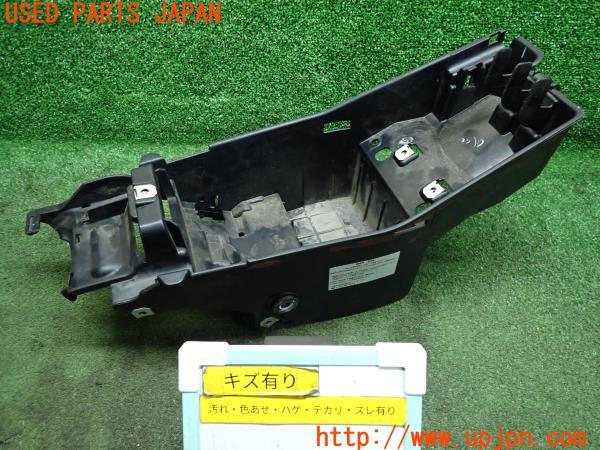 3UPJ=11810520]BMW・G 310R(G31AA)純正 バッテリーケース 6638556886 シート下トレイ 中古		_m0